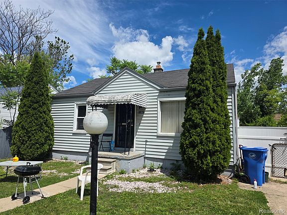 2nd image of 25962 Norfolk St
