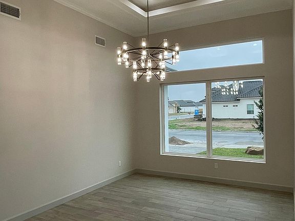 5th image of 4709 S Hayes Ave
