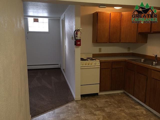 1st image of 914 16th Ave