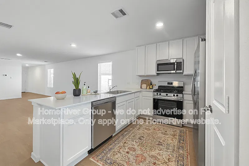 3 bed, 2.0 bath, 1461 sqft, $1,995 — Photo 4