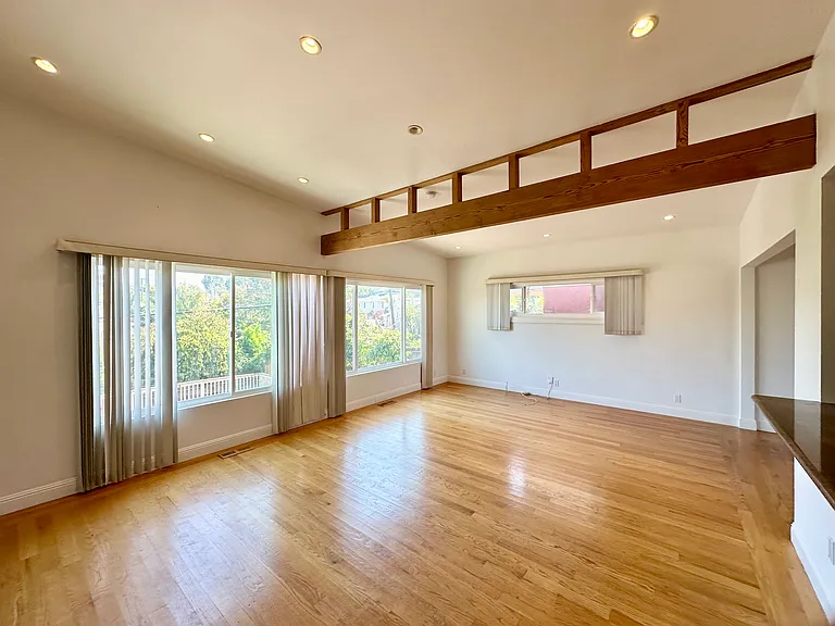 339 Paramount Dr — Photo 7