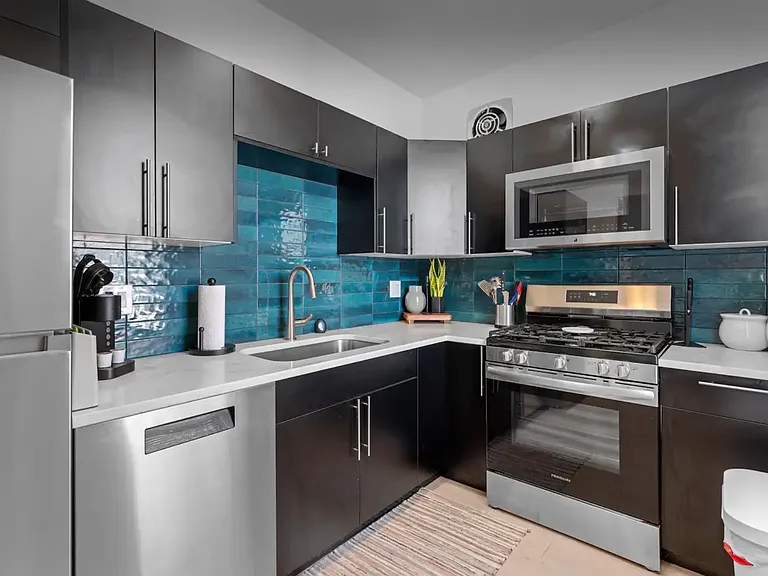 5615 Howe St #2 — Photo 2