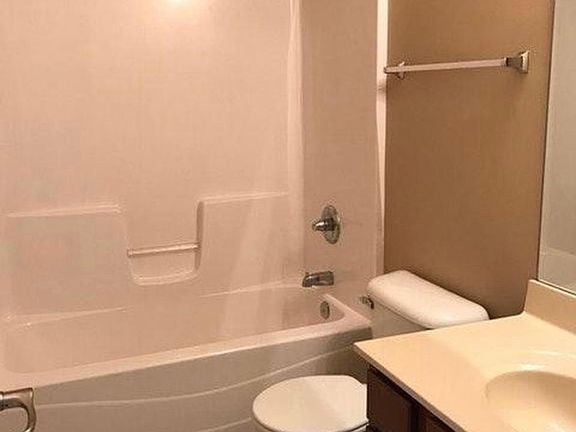 5th image of 16315 Camden Ave