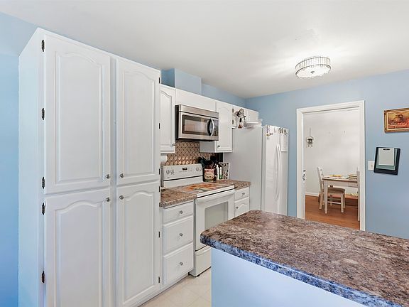 4th image of 2366 Wisconsin St