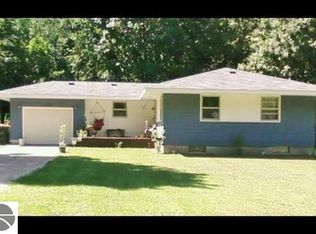 2808 S 35 1/2 Rd, Cadillac, MI 49601