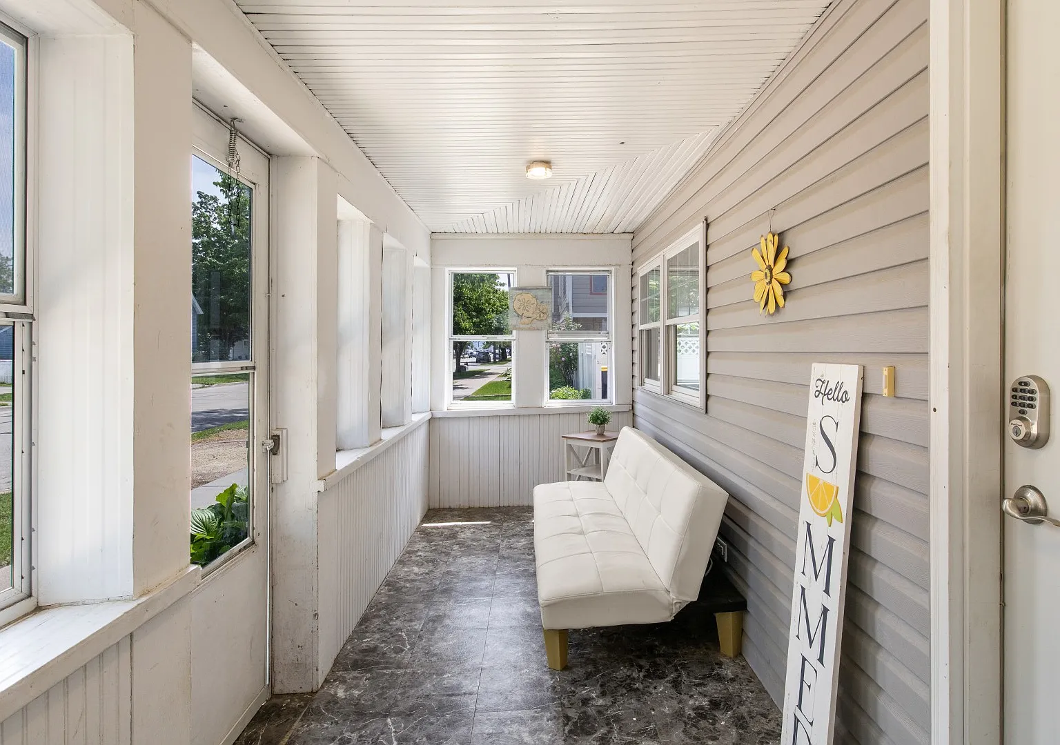 3 bed, 1080 sqft, $2,200 — Photo 4
