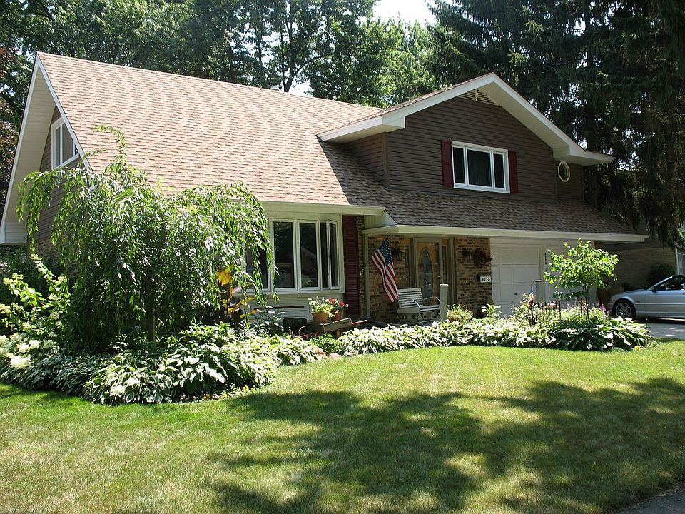 4258 faces west toward Wilson Ave.