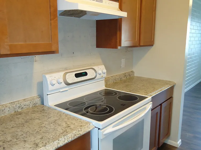 Alexsi Apartments — Photo 4