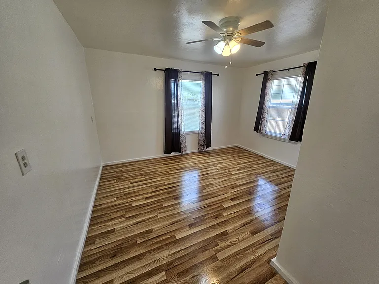 320 Locust Ave — Photo 15