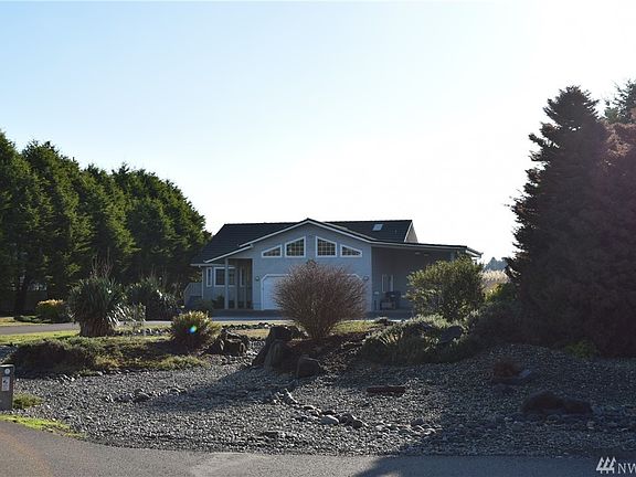 3rd image of 373 Lake Bay Loop SE