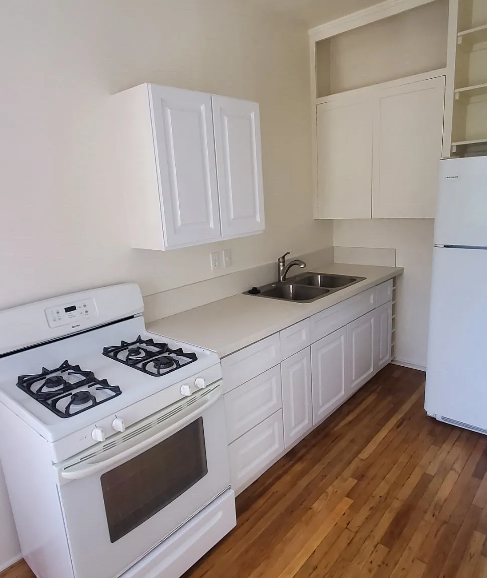 Studio, 400 sqft, $1,875 — Photo 3