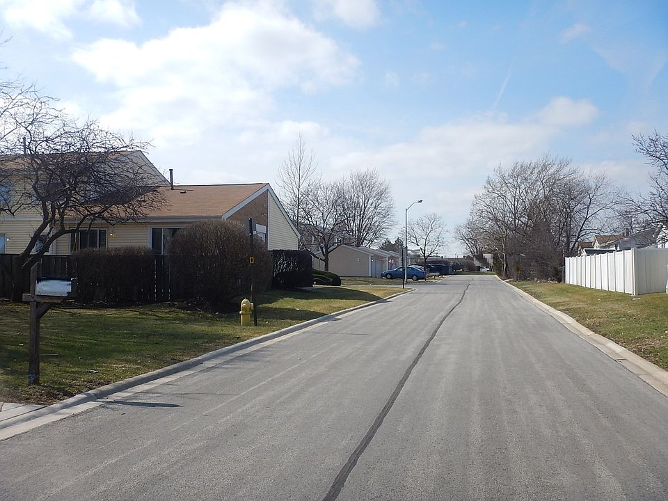 1st image of 323 Barclay Dr