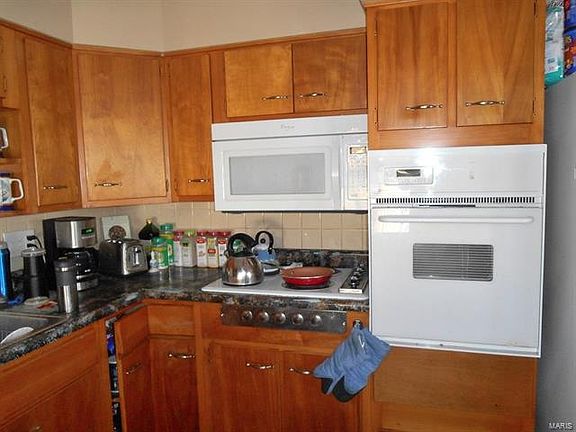 5th image of 12 Oak Hill Dr