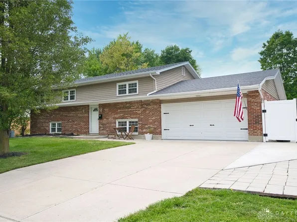 5631 Hunters Ridge Rd, Dayton, OH 45431