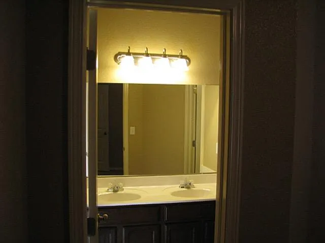 4 bed, 2.5 bath, 1578 sqft, $1,800 — Photo 4