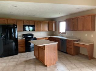 903 Madden Rd, Hastings, NE 68901