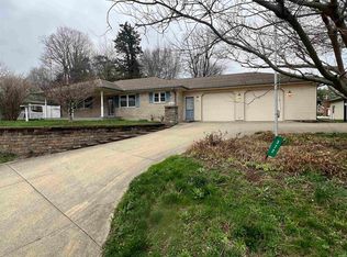 372 Locust Ln, Knightstown, IN 46148