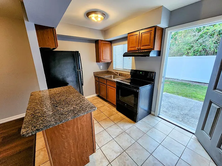 37210 Majestic Oak Ct #37210 — Photo 9