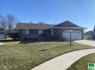 4710 Cardinal Ct, Sioux City, IA 51106