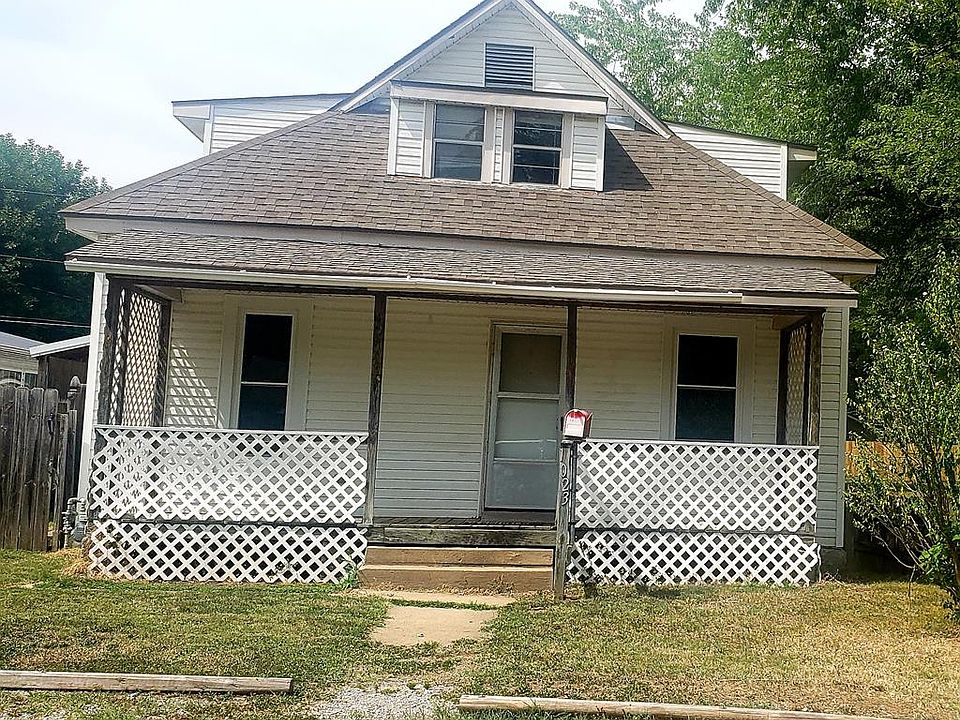 1st image of 1023 E 13th St
