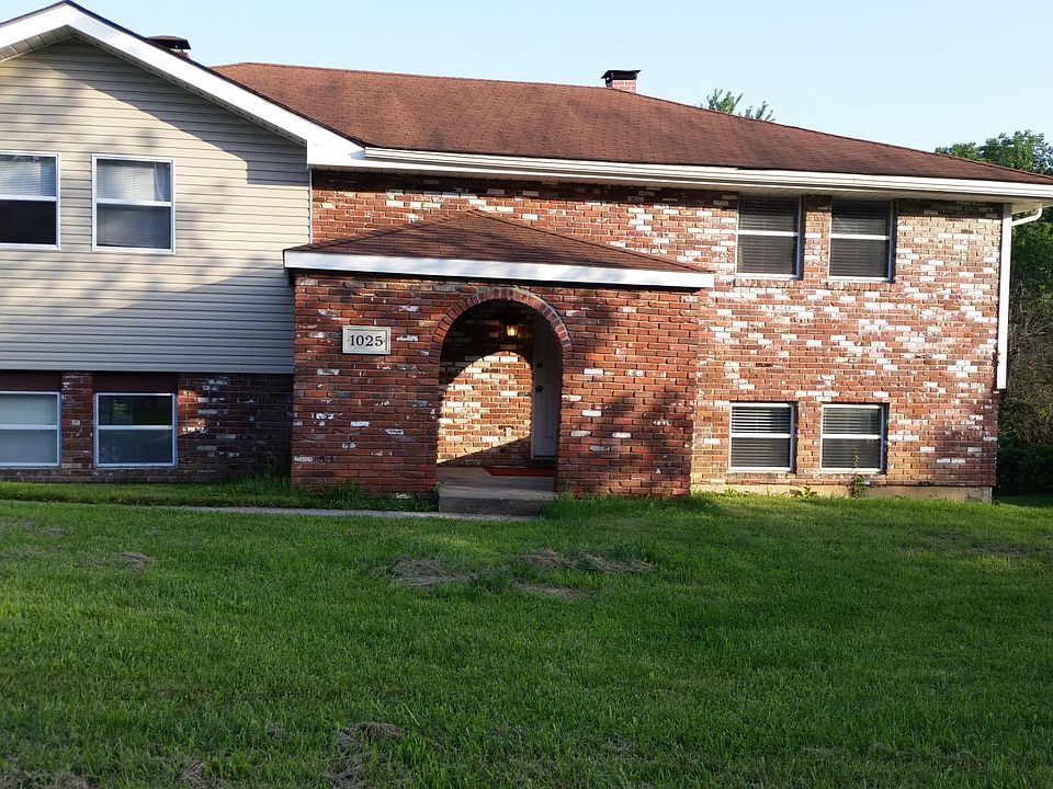 1st image of 1025 S Country Club Dr