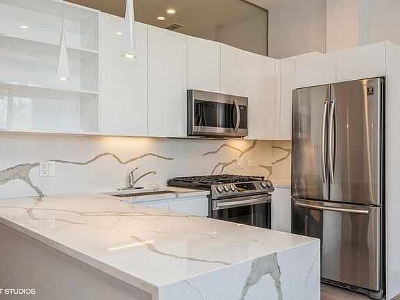 4th image of 2400 W Wabansia Ave #308