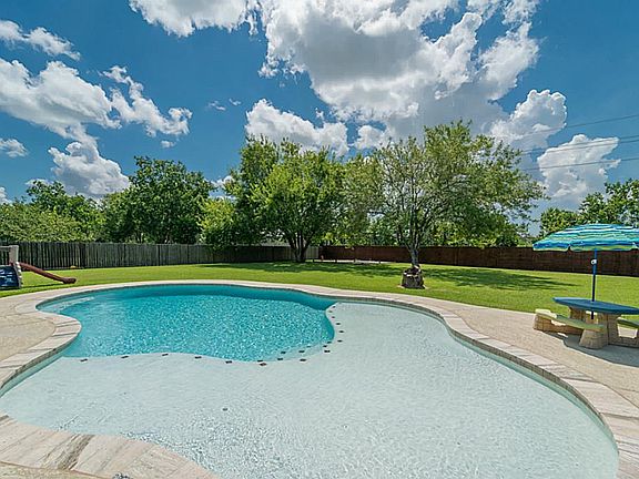 2nd image of 10134 Travis Ln