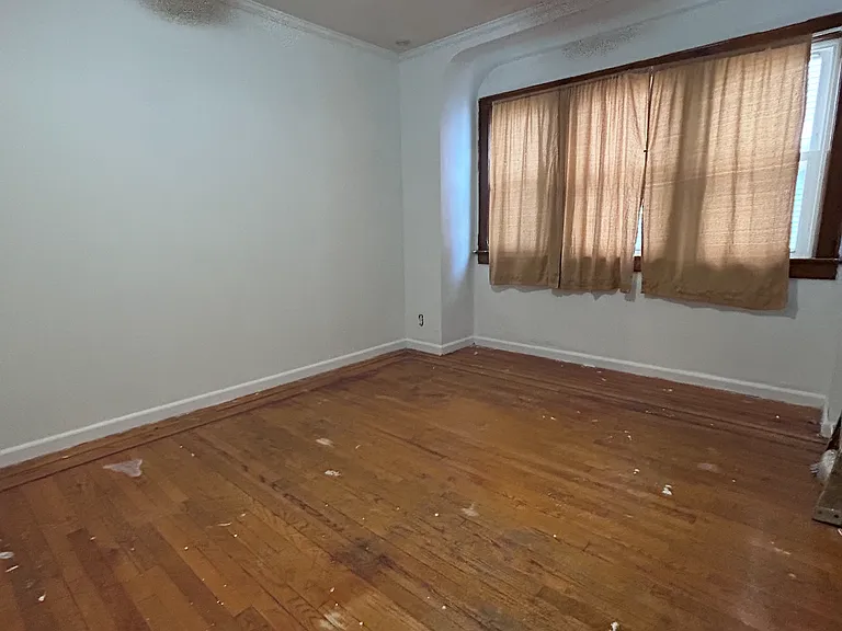 103 E Saint Marks Pl #1 — Photo 3