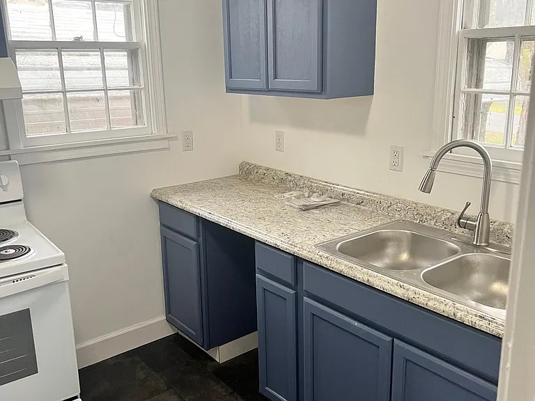 405 Chadwell Dr — Photo 7