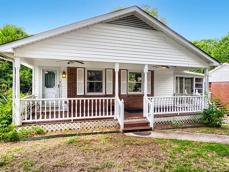 221 Eden Cir — Photo 2