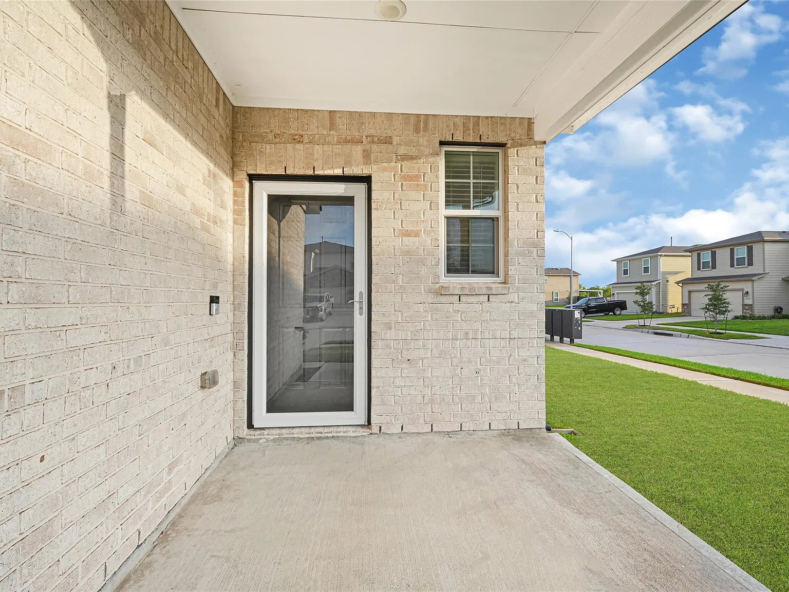 4 bed, 3.0 bath, 2064 sqft, $2,500 — Photo 4