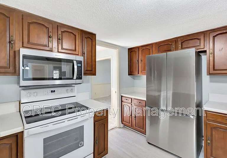 321 Shaftesbury Ln — Photo 13