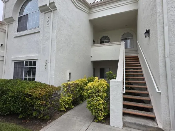 1872 Matin Cir Unit 204, San Marcos, CA 92069