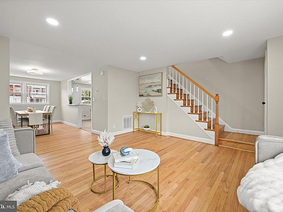 4th image of 1531 Clairidge Rd