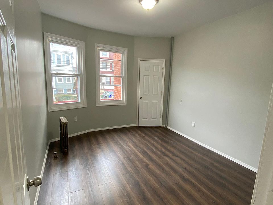 2nd image of 95 Cummings St APT 1
