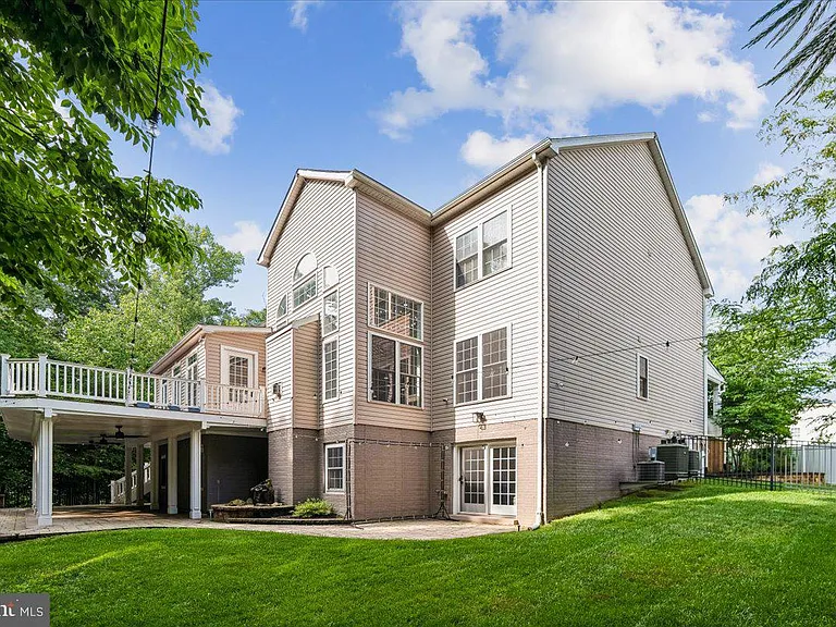 743 Seneca Dr — Photo 41