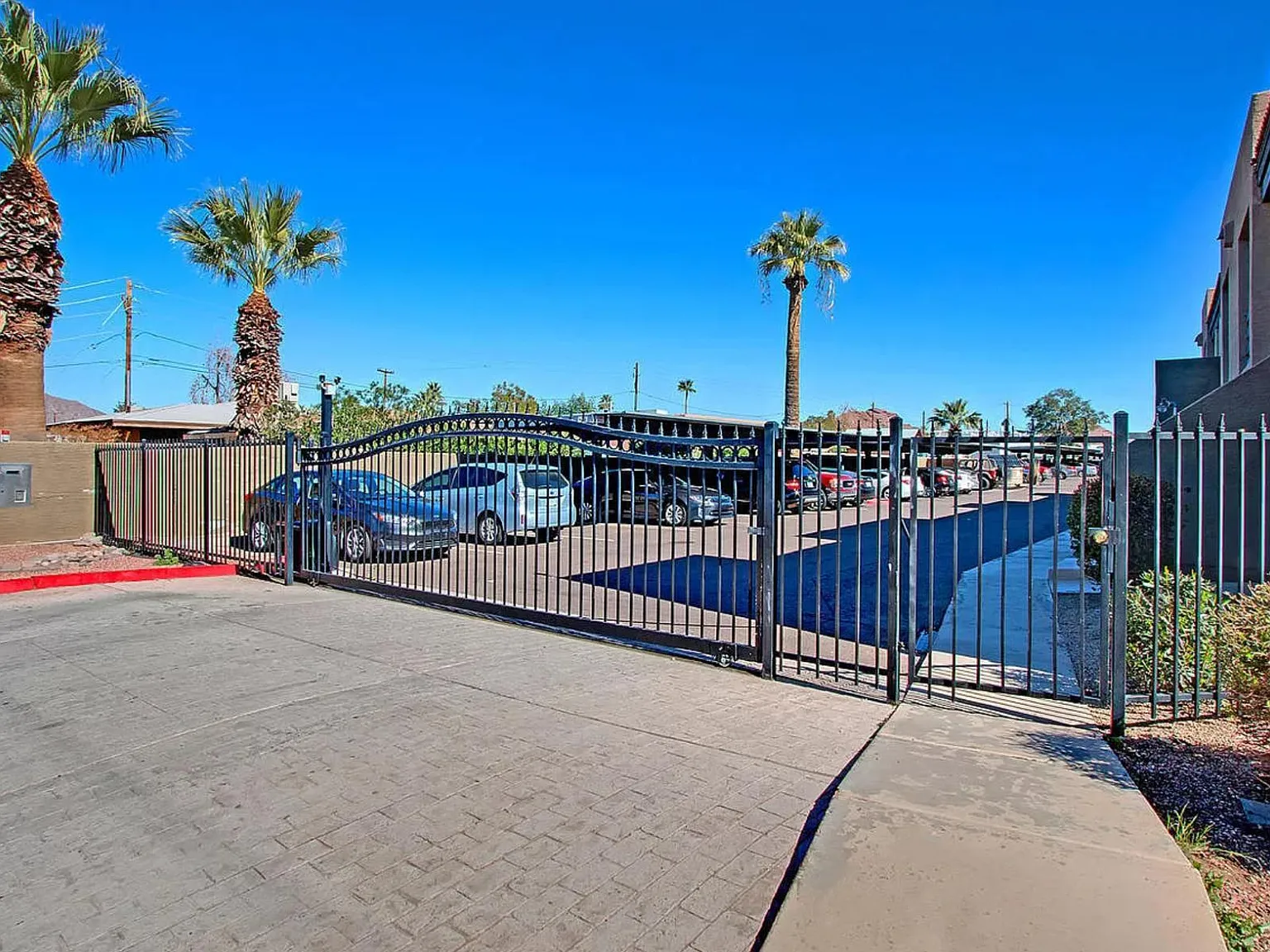 2 bed, 771 sqft, $1,200 — Photo 2