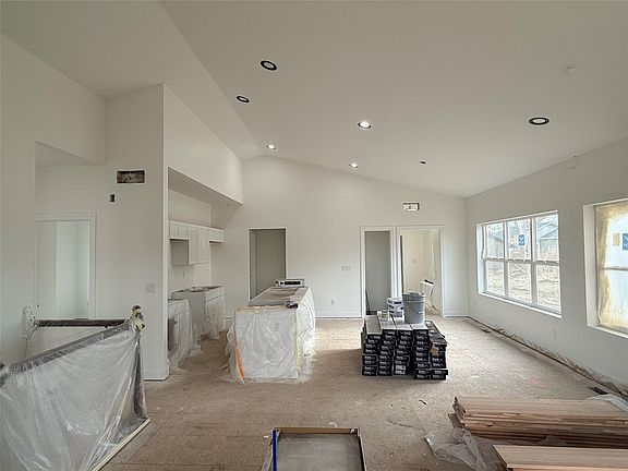 3rd image of 823 SE 11th St