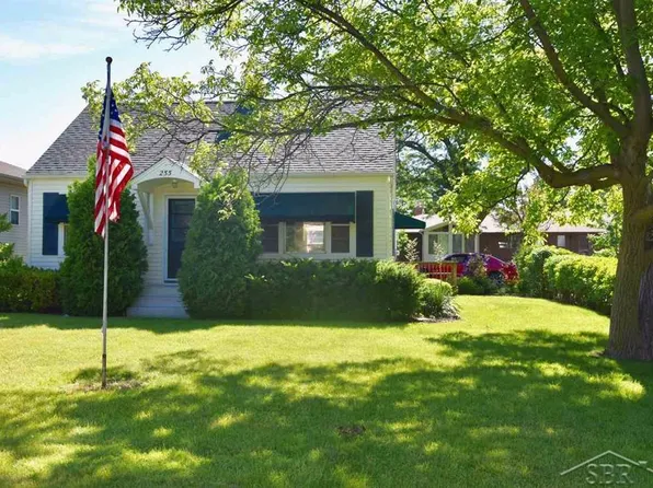 255 S 2nd St, Freeland, MI 48623