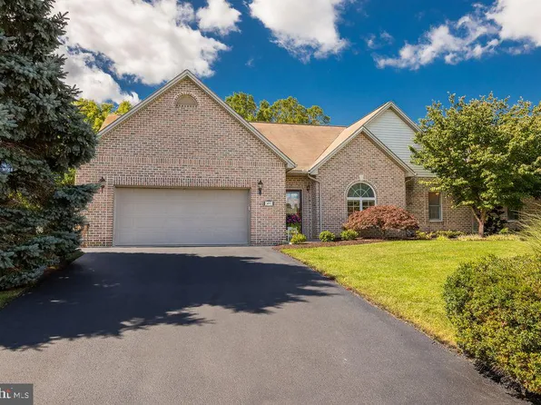 43 Fairfax Ln, Annville, PA 17003