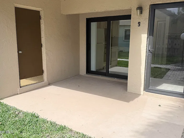 1145 N Shannon Ave #9 — Photo 16
