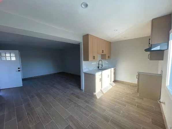 DNA Apartments 13425 Vanowen LLC, 13425 Vanowen St APT 10, Van Nuys, CA 91405