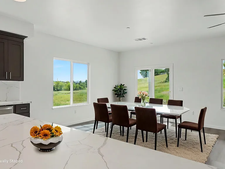 2426 Village Dr — Photo 13