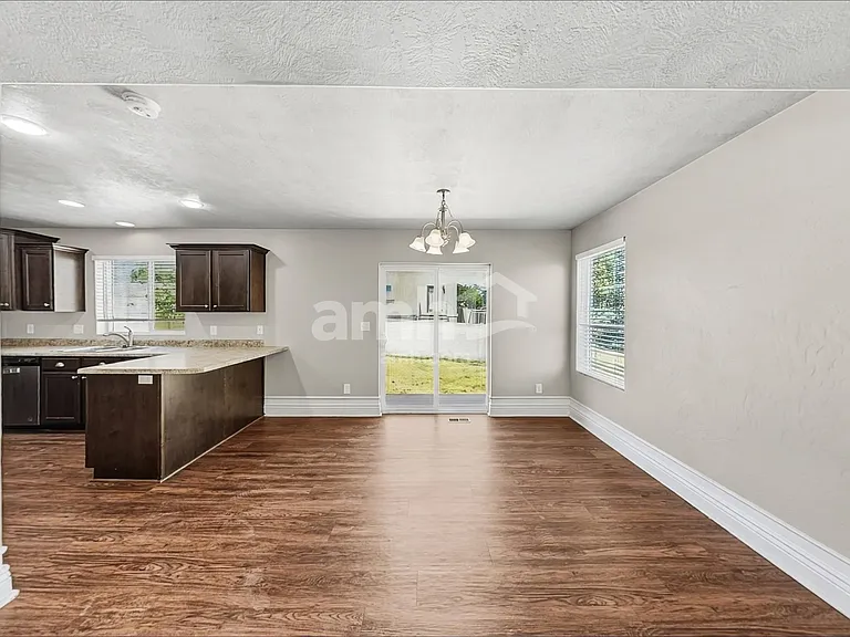 228 W Cedar Grove Ln — Photo 5