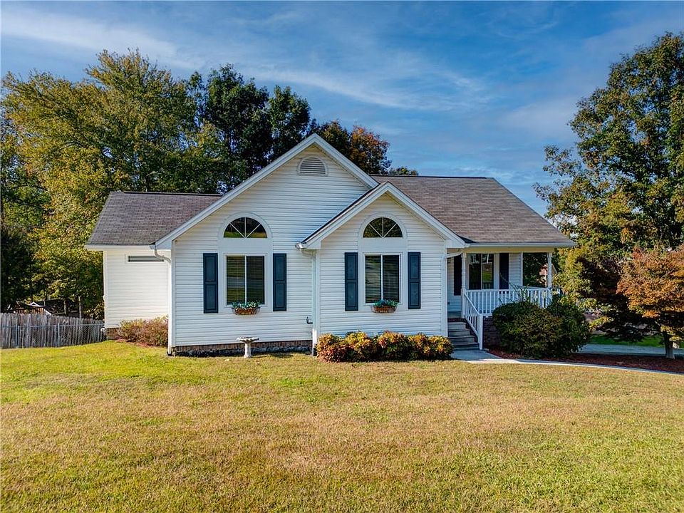 1st image of 598 Lee Dr