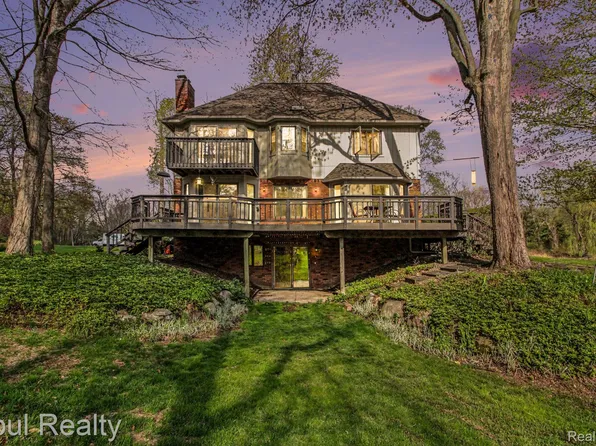 3575 Clark Cir, Commerce Township, MI 48382