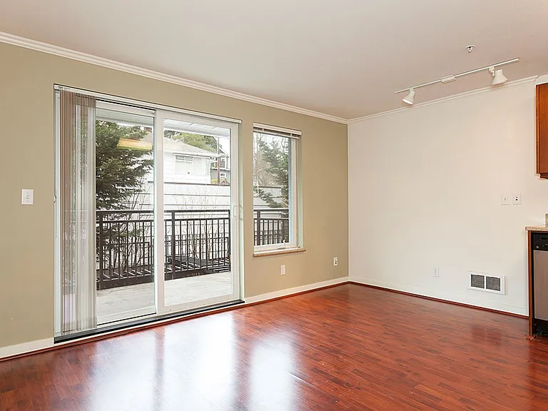Howard Park Apartments — Photo 9