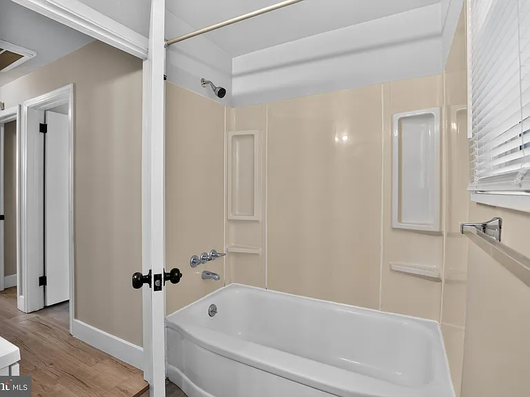 1539 Reservoir Ave — Photo 15