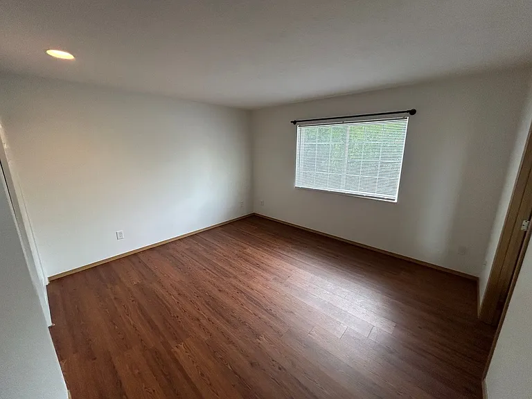 950 South Ash — Photo 17
