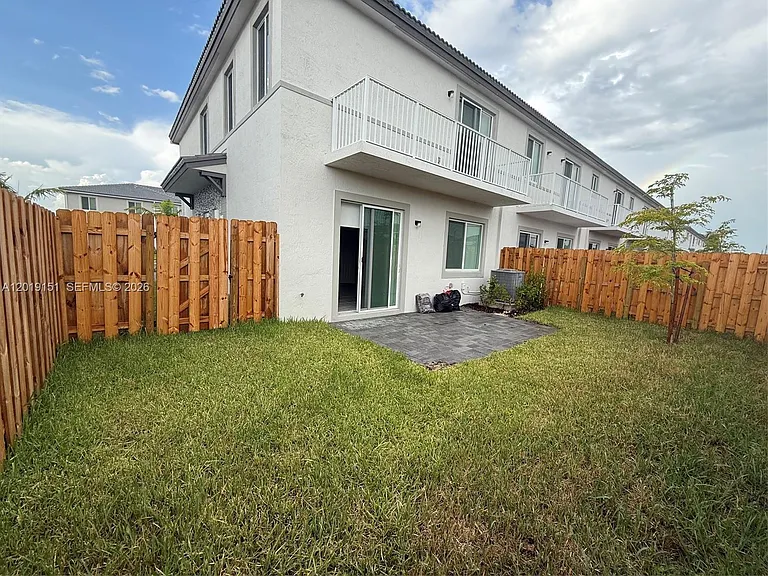630 SE 15th St #630 — Photo 35